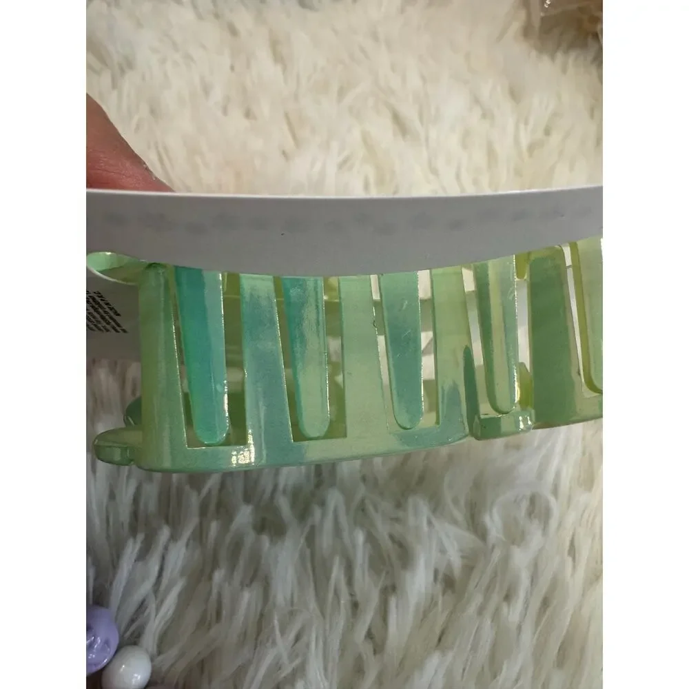 Miffy large iridescent Green bunny hair claw clip gradient effect #kawaii